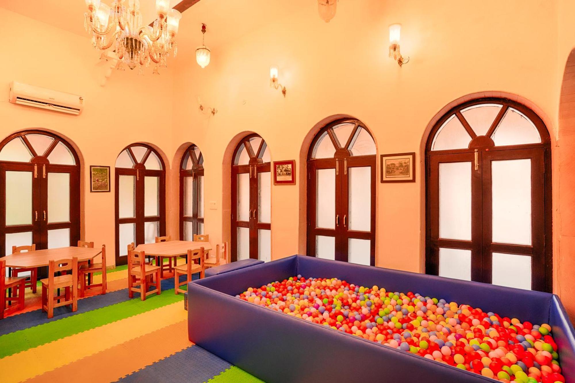 Club Mahindra Bharatpur Hotell Eksteriør bilde