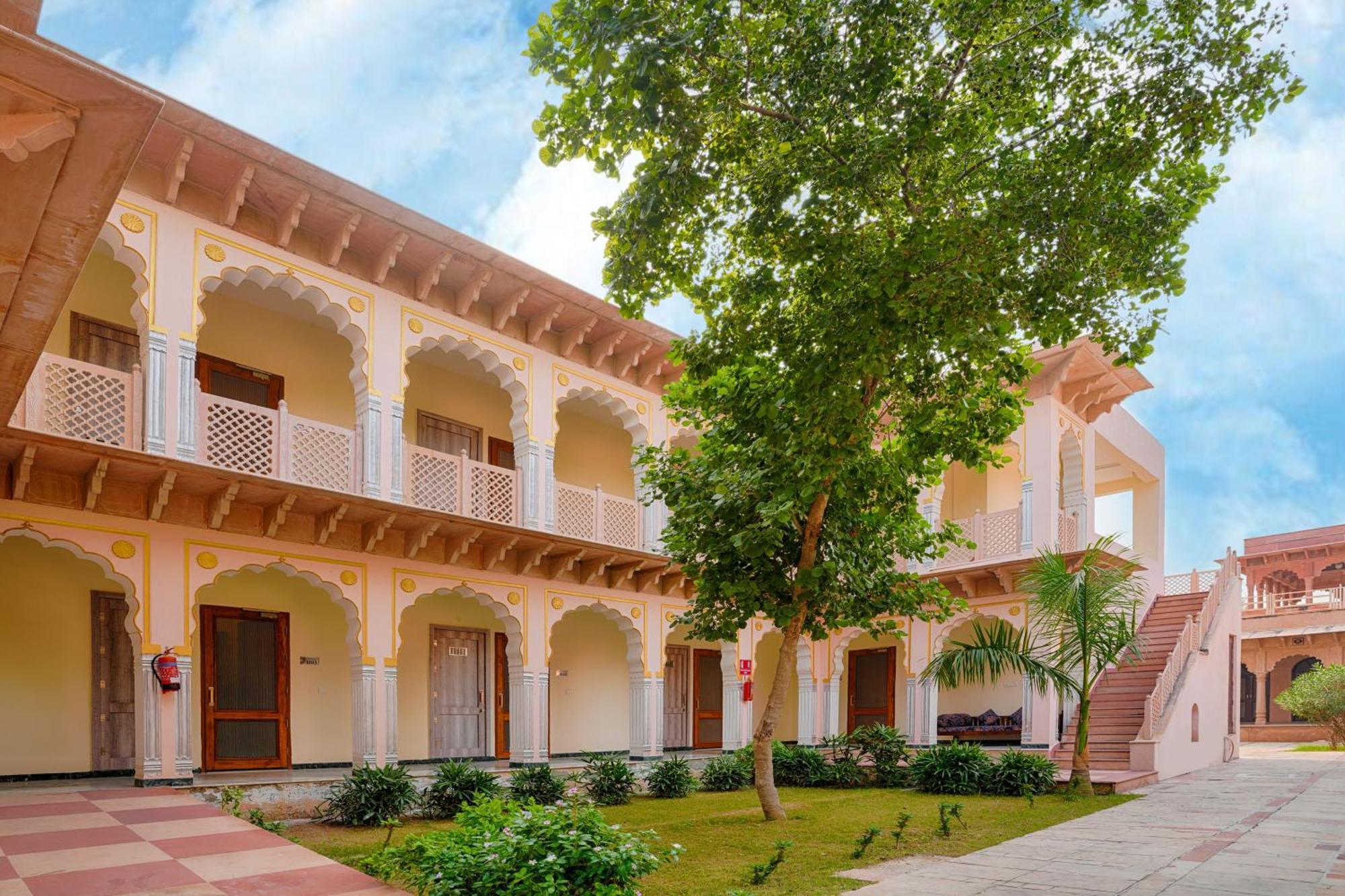 Club Mahindra Bharatpur Hotell Eksteriør bilde